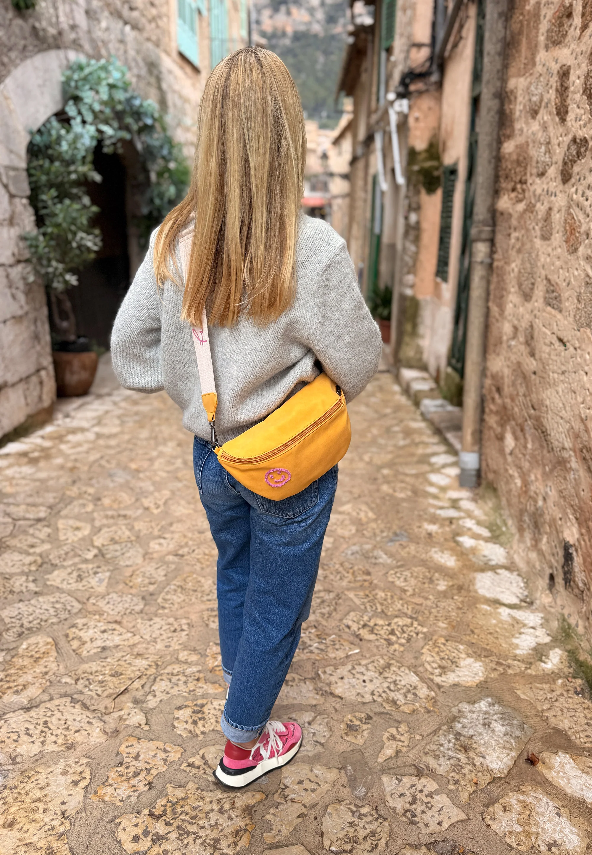 Bum Bag Medium | Limited Smile - Image 10