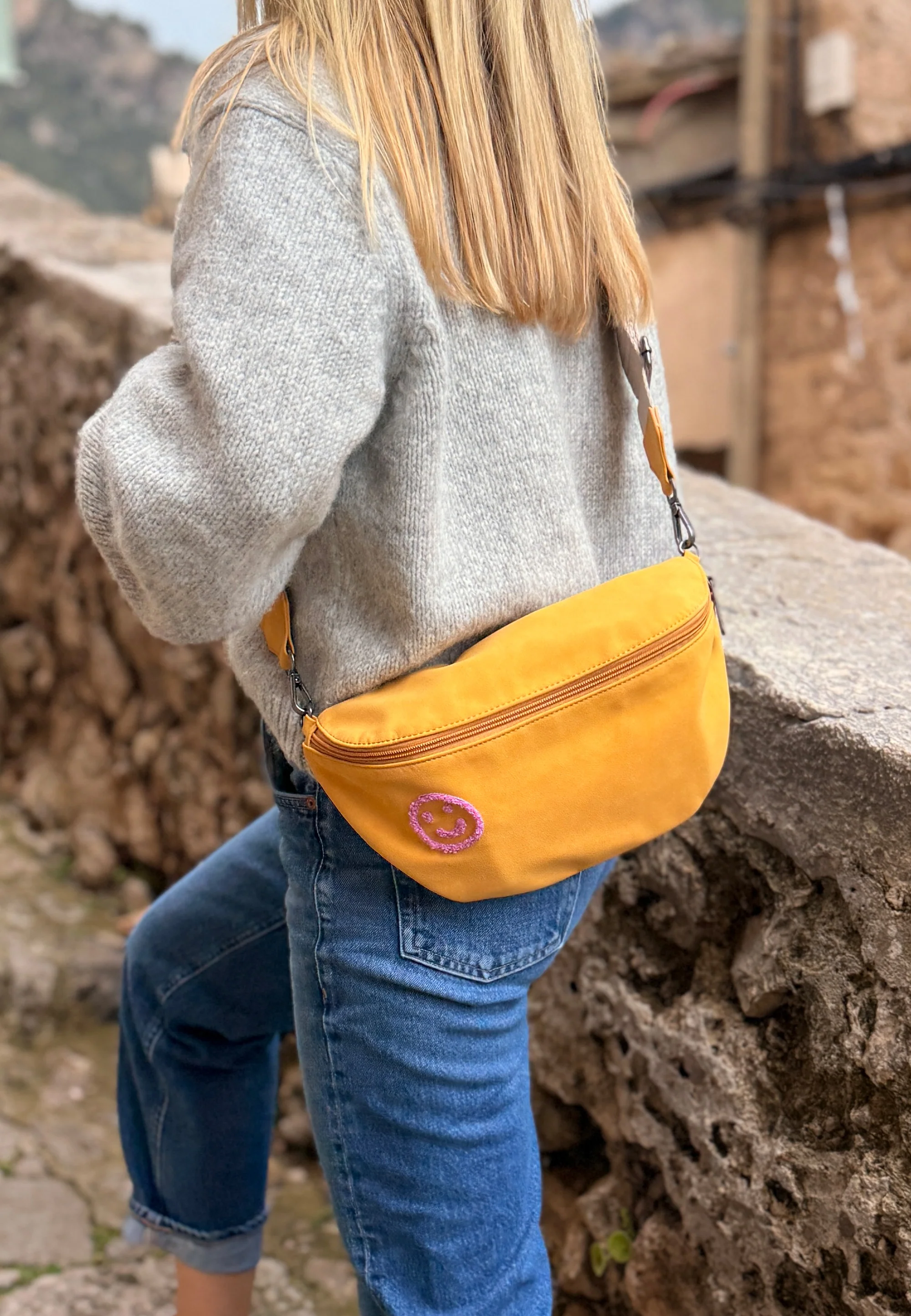 Bum Bag Medium | Limited Smile - Image 9