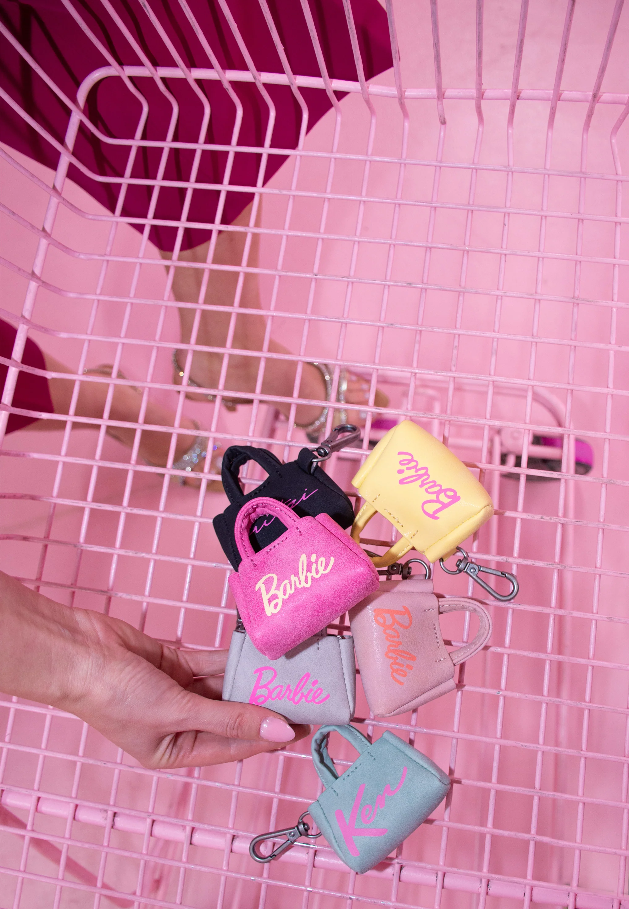 Izzy Mini Case | Limited Barbie - Image 13
